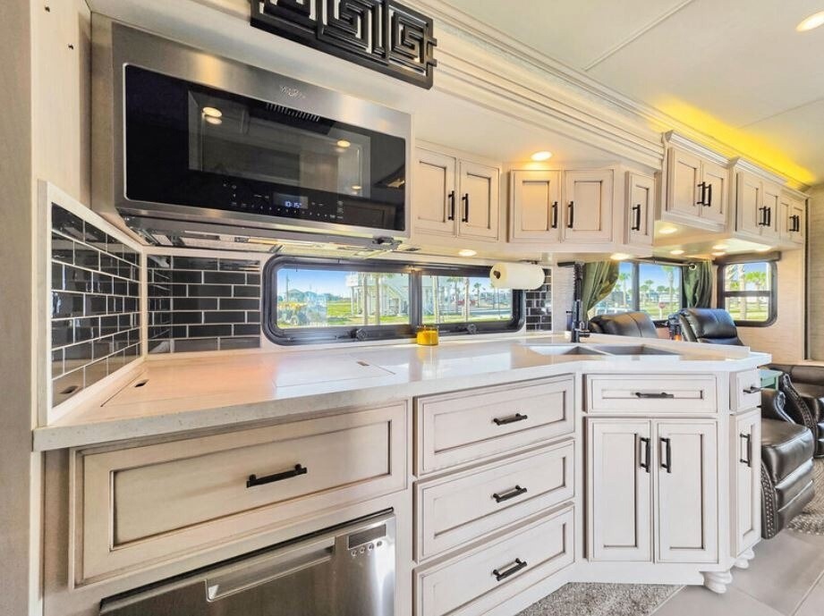 2021 Newmar Superstar Motorized Class C