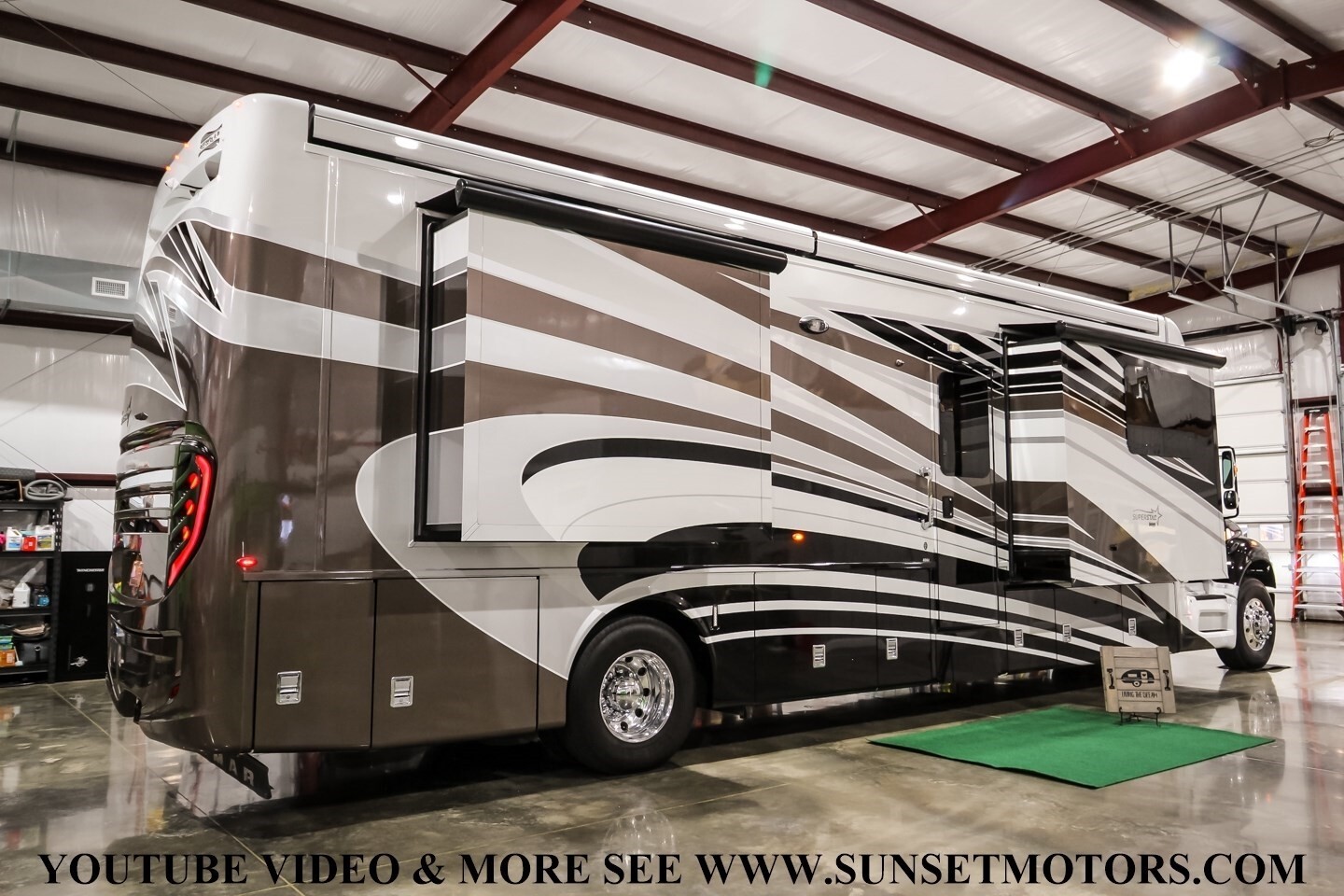 2022 White NEWMAR SUPERSTAR --