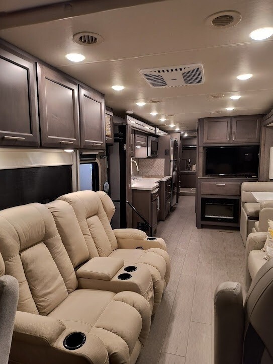 2022 Thor Motor Coach Palazzo Motorized Class A