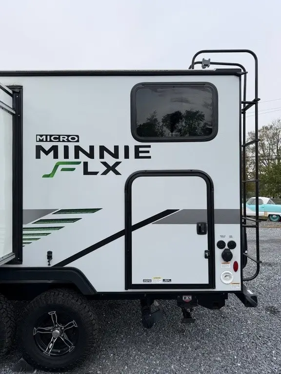 2022 Winnebago Micro Minnie FLX Travel Trailer