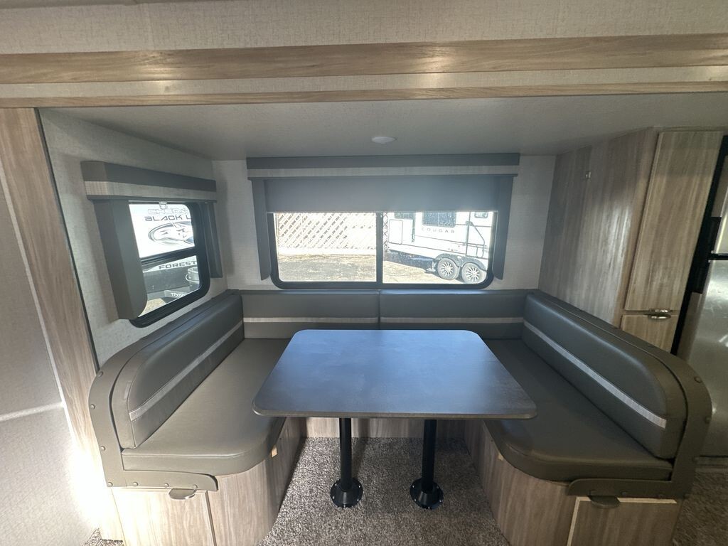 2022 Winnebago Minnie