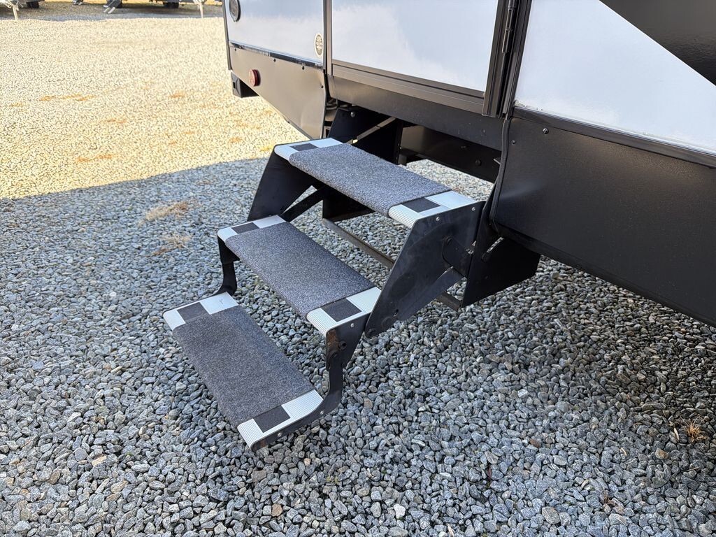 2023 Winnebago Minnie