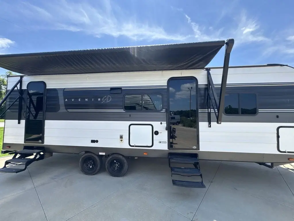 2024 Cruiser RV AVENIR