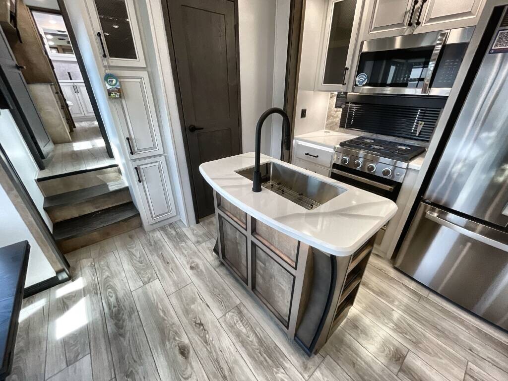 2024 Keystone Montana 3761FL