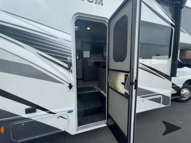 2024 Thor Motor Coach Quantum Motorized Class C