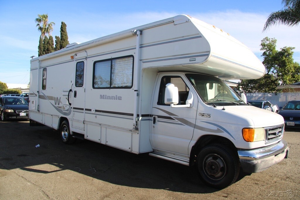 2004 Winnebago Minnie RV Motorized Class C