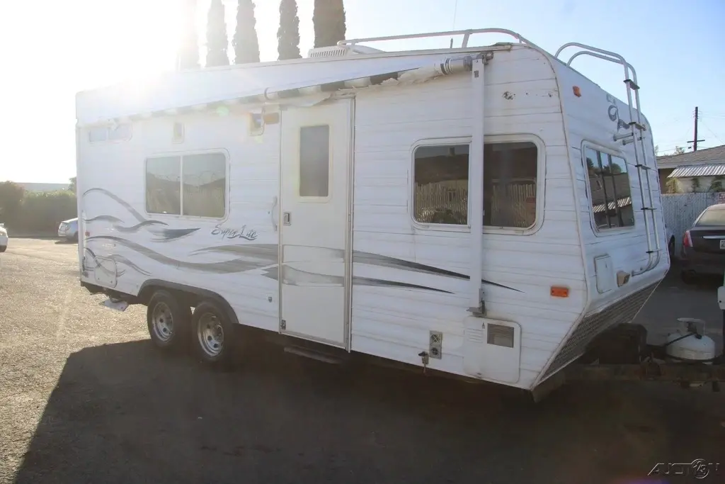 2006 Weekend Warrior Super Lite Travel Trailer Toy Hauler Toy Hauler - Travel Trailer