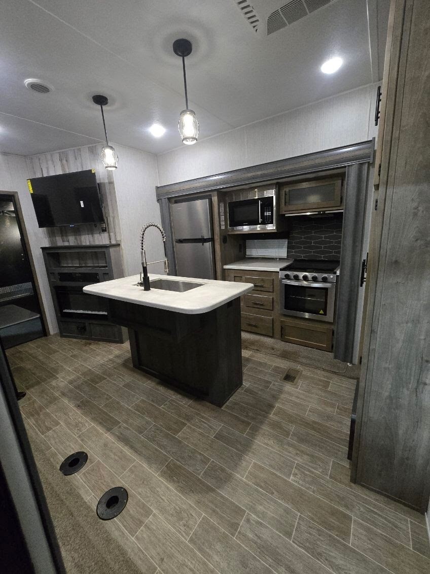 2020 White Forest River PUMA PALAMINO UNLEASHED TOY HAULER PTF 383DSS FIFTH WHEEL CAMPER