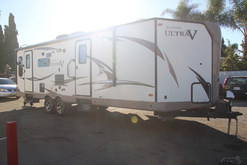 2018 Forest River Rockwood ultra V Travel Trailer Travel Trailer